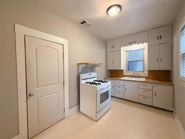 Building Photo - 205 W Gilmer St