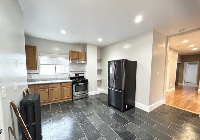 Building Photo - 14 Batchelder St