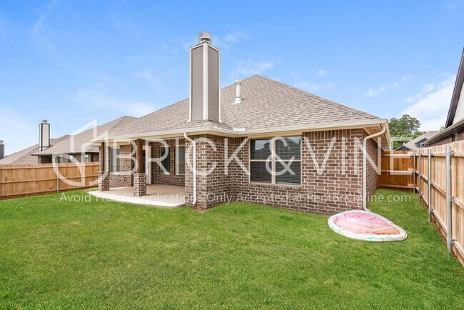 Building Photo - 5224 White Gold Ave