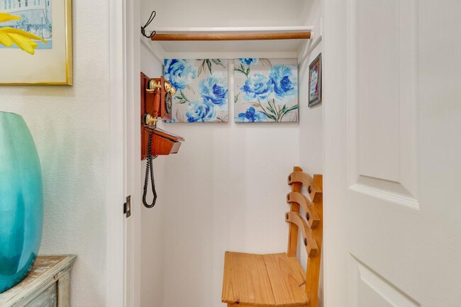 Building Photo - 1208 E 3rd St