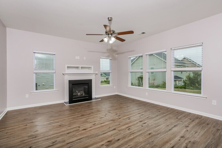 Building Photo - 934 Lakemont Dr