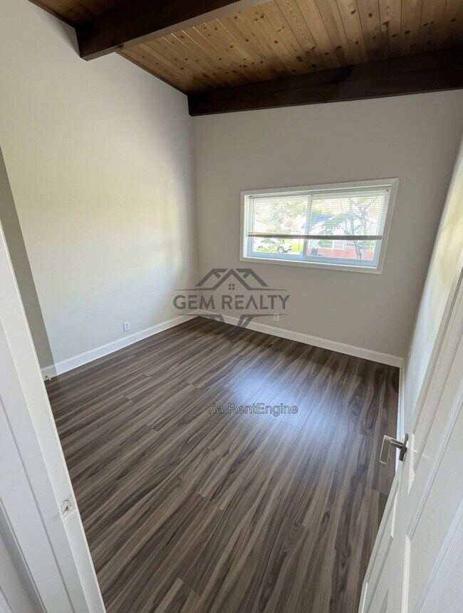 Building Photo - 13443 Millwood Dr