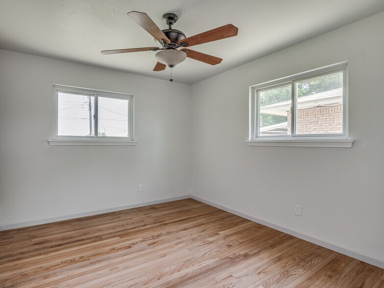 Building Photo - 1190 Tim Holt Dr