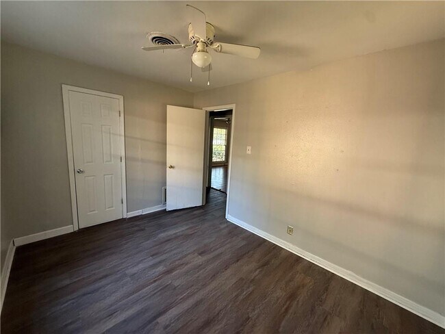 Building Photo - 3853 San Juan Dr