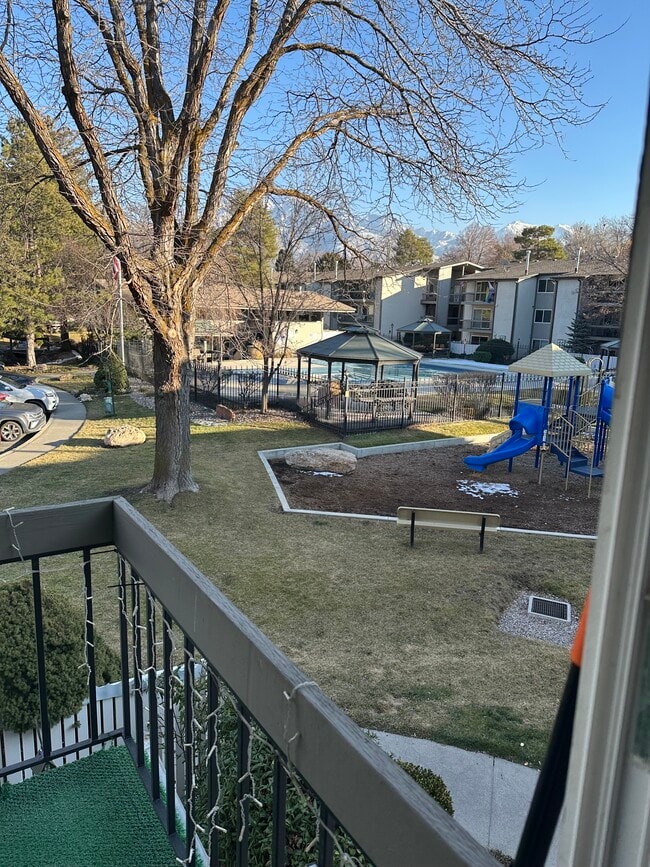 Building Photo - Waterbury Way condominium