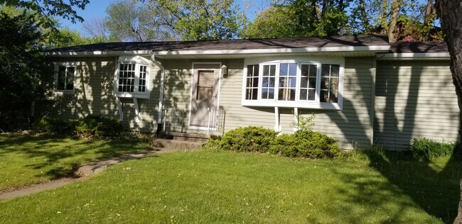 Building Photo - Now Leasing for May 2026!