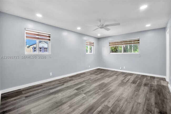 Building Photo - 609 N 46th Ave