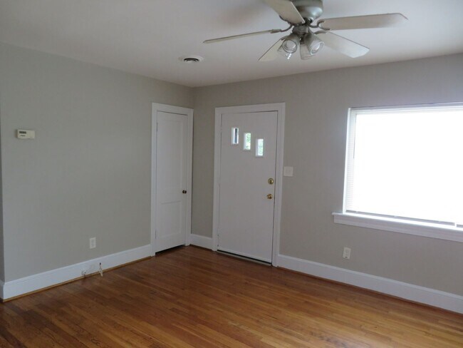 Building Photo - Colonial Heights Virginia