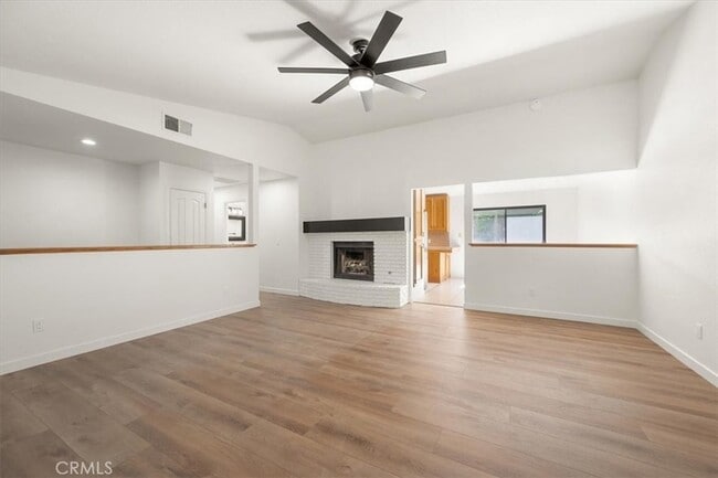 Building Photo - 836 Casals Dr