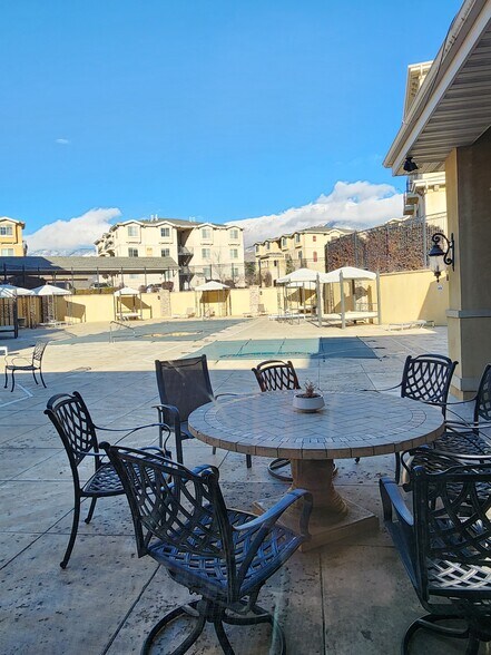 Building Photo - 1030 N 995 W