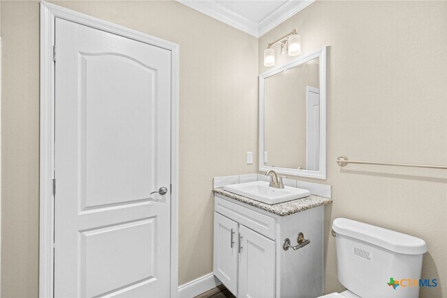 Building Photo - 711 La Cresta Dr