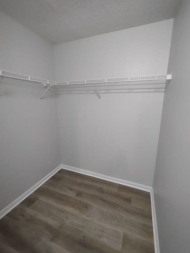 Building Photo - Beautiful Townhome in University Heights C...