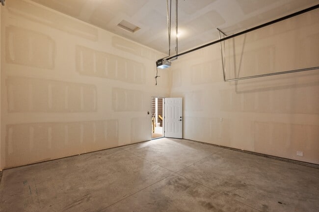 Building Photo - 1104 SW Des Moines St