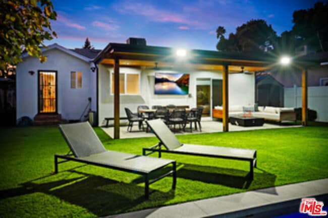 Building Photo - 5630 Gentry Ave