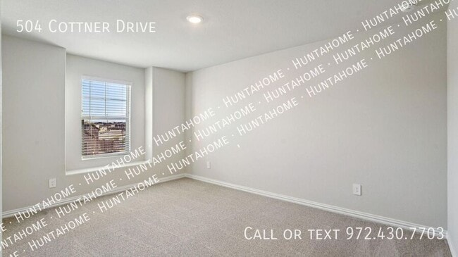 Building Photo - 504 Cottner Dr