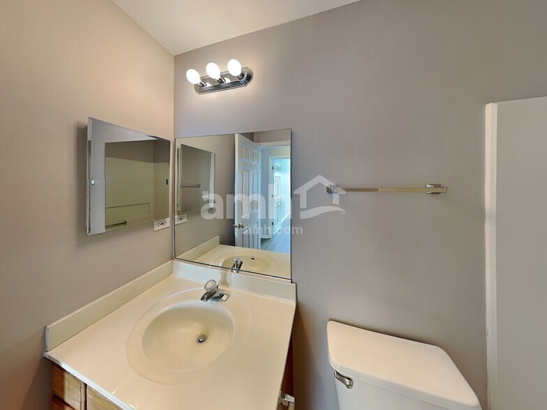 Building Photo - 2990 Waters Edge Cir