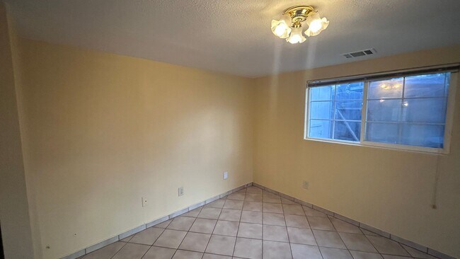 Building Photo - 1404 Teresa St