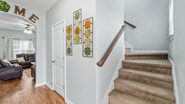 Building Photo - Spacious 3BR Home with Fenced Yard Near Ft. Stewart