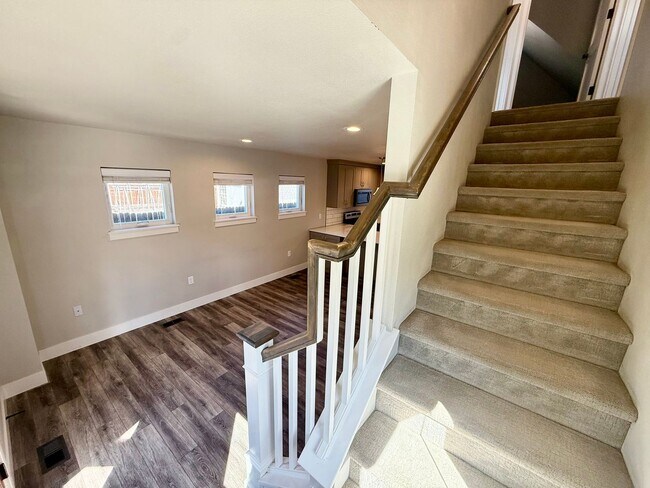 Building Photo - 614 Lesser Dr