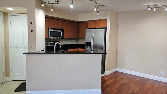 Building Photo - 3360 Pinewalk Dr N