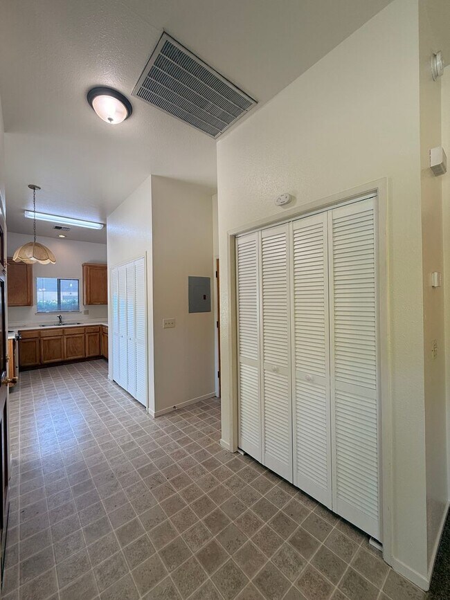 Building Photo - 165 Rio Lindo Ave