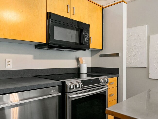 Building Photo - Historic Chown Pella Building - east facing Pearl District loft w/parking & storage