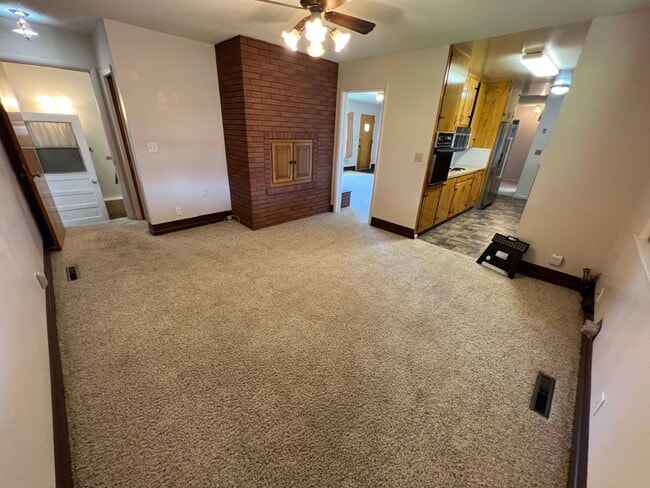 Building Photo - 429 E Pine St