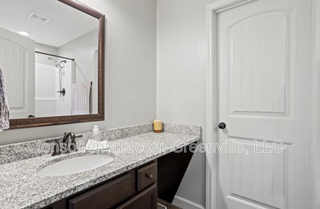 Building Photo - 679 Spartan Commodor Ln