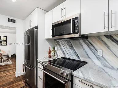 Building Photo - 2625 Collins Ave