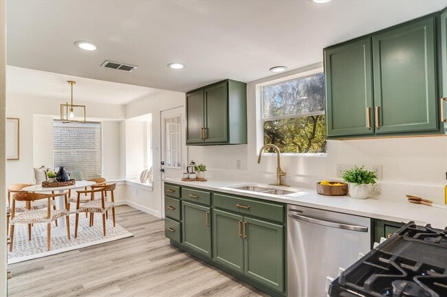 Building Photo - 2511 Shiloh Dr
