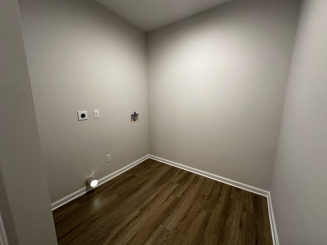 Building Photo - STUDIO APARTMENT PRE-LEASING FOR AUGUST 2026!