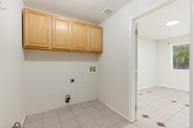 Building Photo - 1230 N Cabrillo Ave