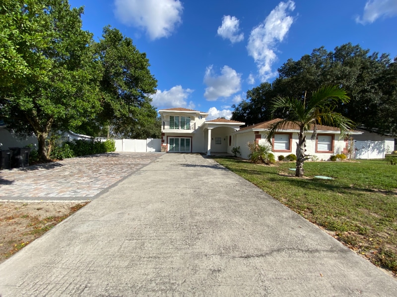 Building Photo - 1107 Seffner Valrico Rd