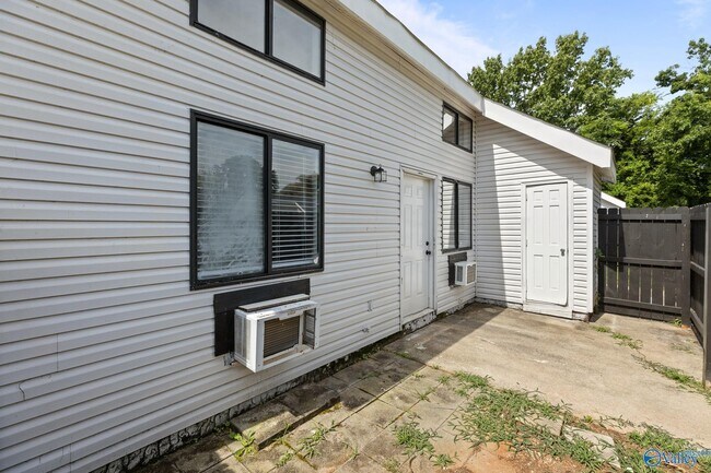 Building Photo - 3704 Squaw Valley Dr SW