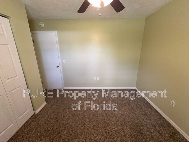 Building Photo - 9 Banyan Course Run