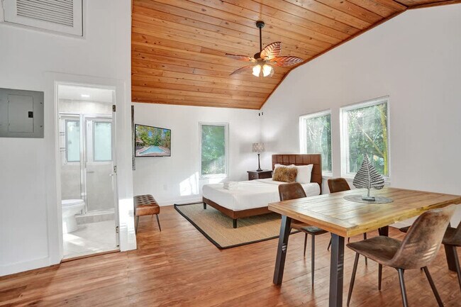 Building Photo - 1115 SW 4th St