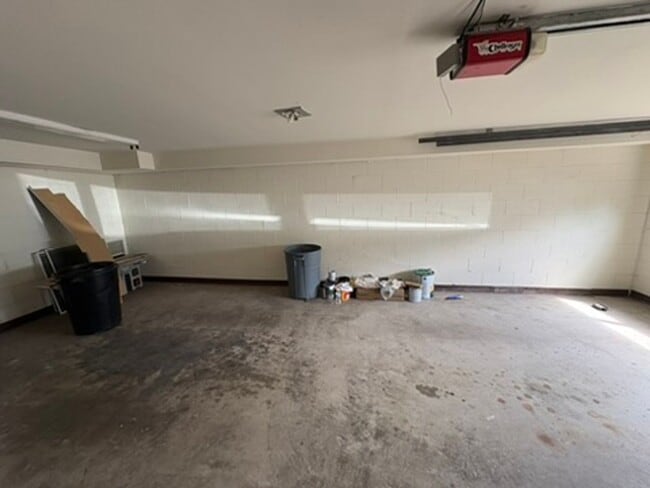 Building Photo - 2407 Plum St