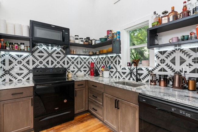 Building Photo - Home for Rent