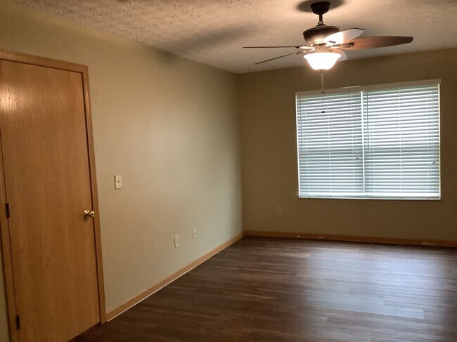 Building Photo - 8889 Sedona Court