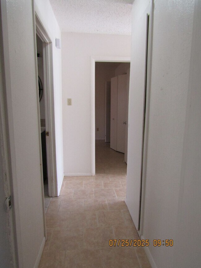Building Photo - Very nice two-bedroom townhome, located in...