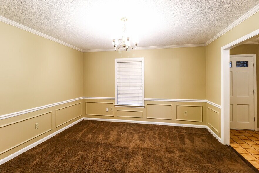 Building Photo - 928 Pheasant Hollow Dr