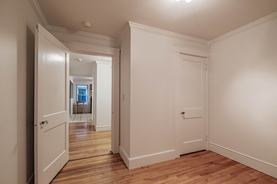 Building Photo - 197 Pine St