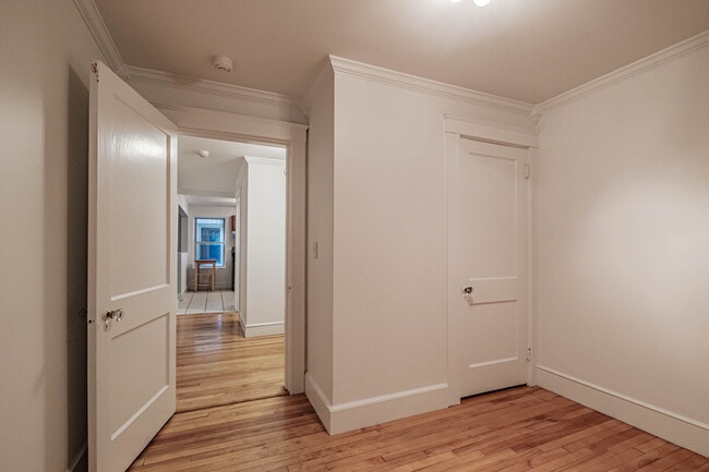 Building Photo - 197 Pine St