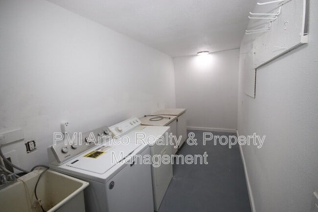 Building Photo - 671 Allegheny Dr