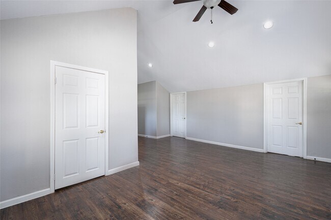 Building Photo - 2812 Cortlandt St