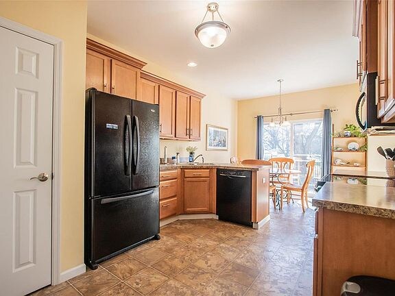 Building Photo - 320 Willott Square Dr