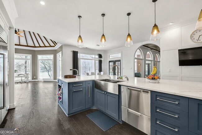 Building Photo - 300 Island Cove Dr
