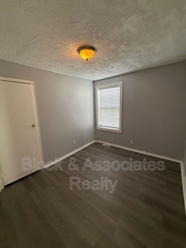 Building Photo - 103 Cloverdale Ct