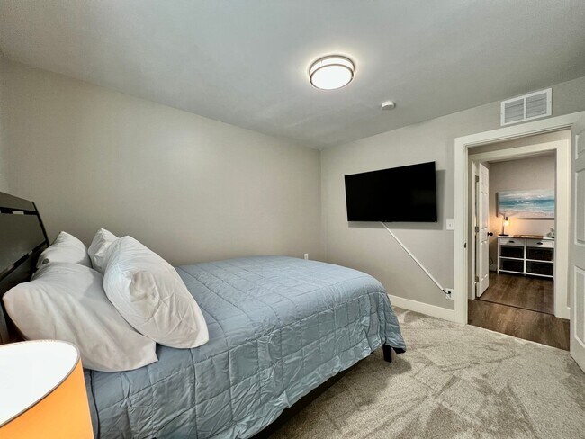 Building Photo - Quaint 4 Bedroom furnished Ranch Home in Mason Ohio