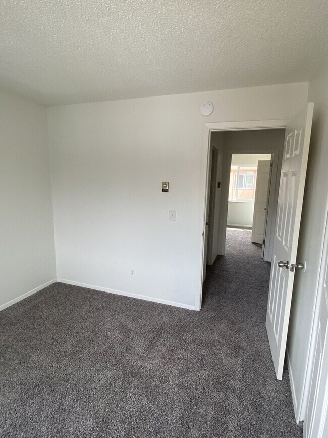 Building Photo - "Cozy 2-Bed Retreat with Charm!"